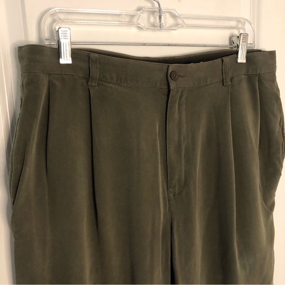 Tommy Bahama Shorts silk. Size 35 waist. Khaki brown relax fit EUC - Picture 2 of 13